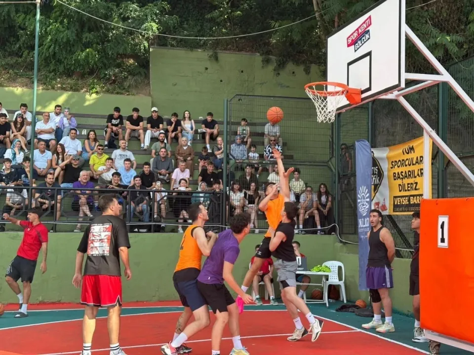 Gölcük’te basketbol şöleni sona erdi: 102 takım parkede buluştu