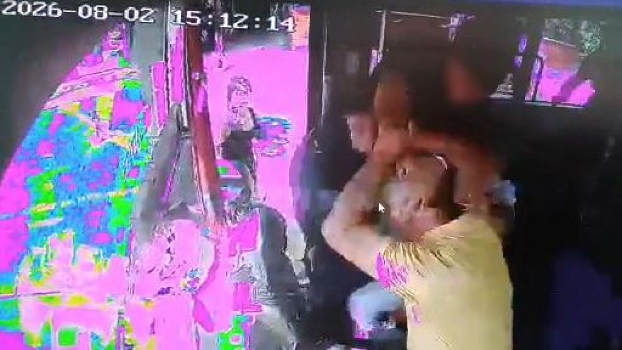 Kocaeli'de otobüs şoförü direksiyon başında tekme tokat saldırıya uğradı