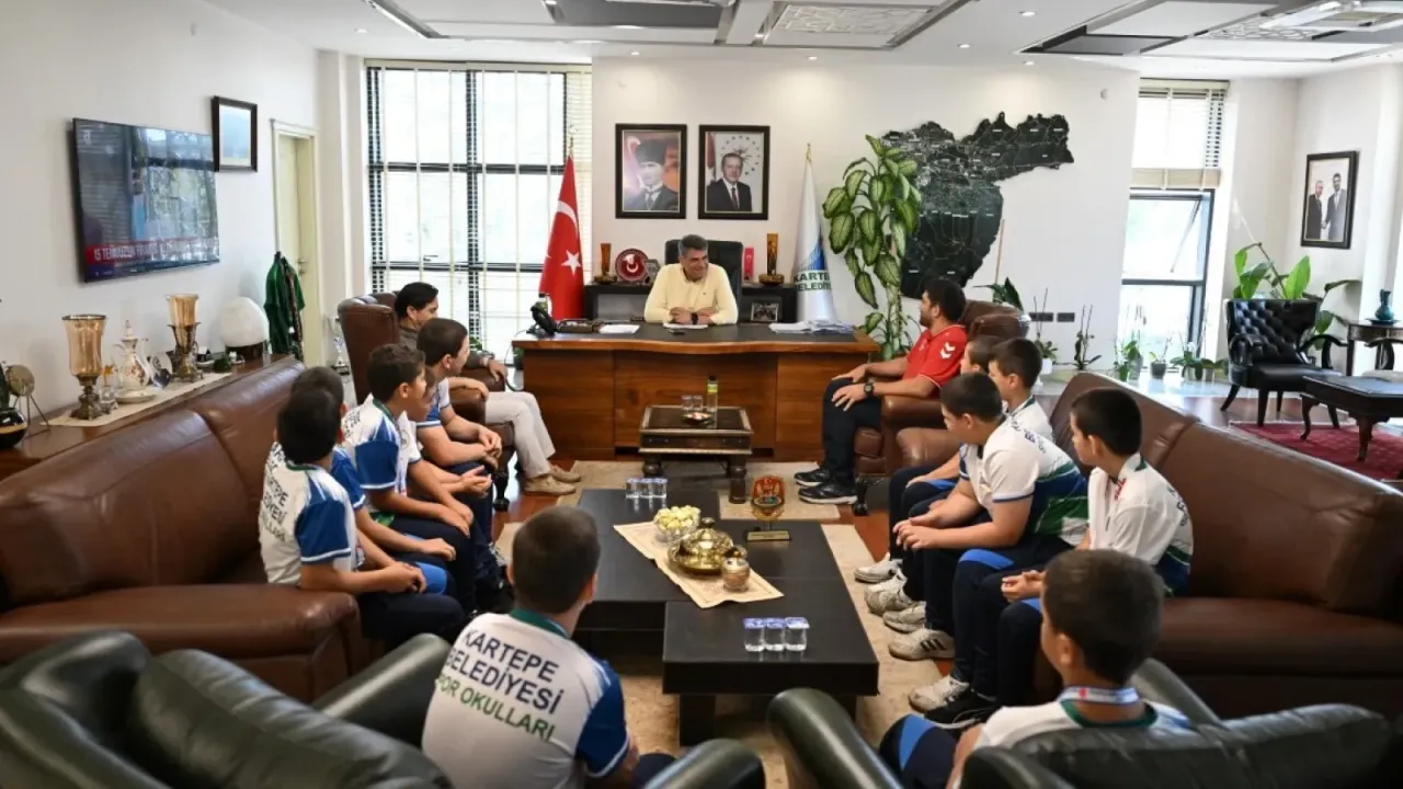 Başkan Kocaman şampiyon güreşçilerle buluştu