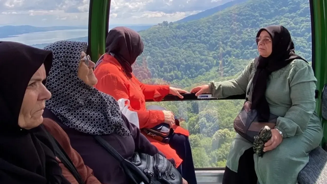 65 yaş üstü bireyler teleferikle Kuzuyayla’yı keşfetti