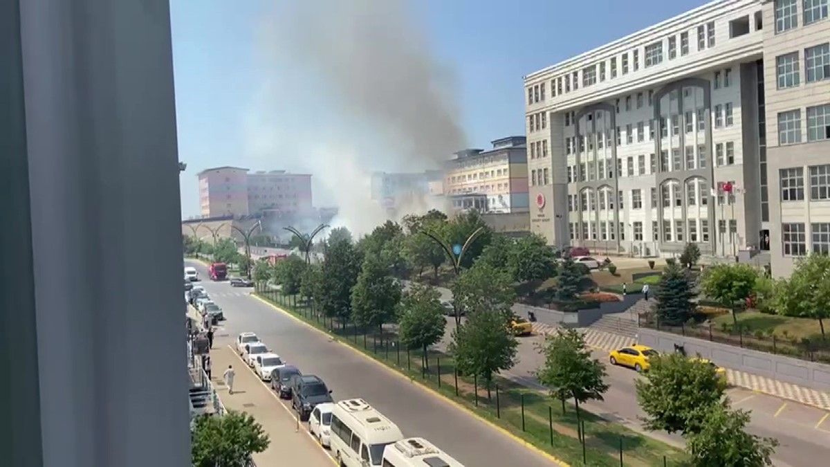 Gebze'de adliye bahçesinde yangın çıktı