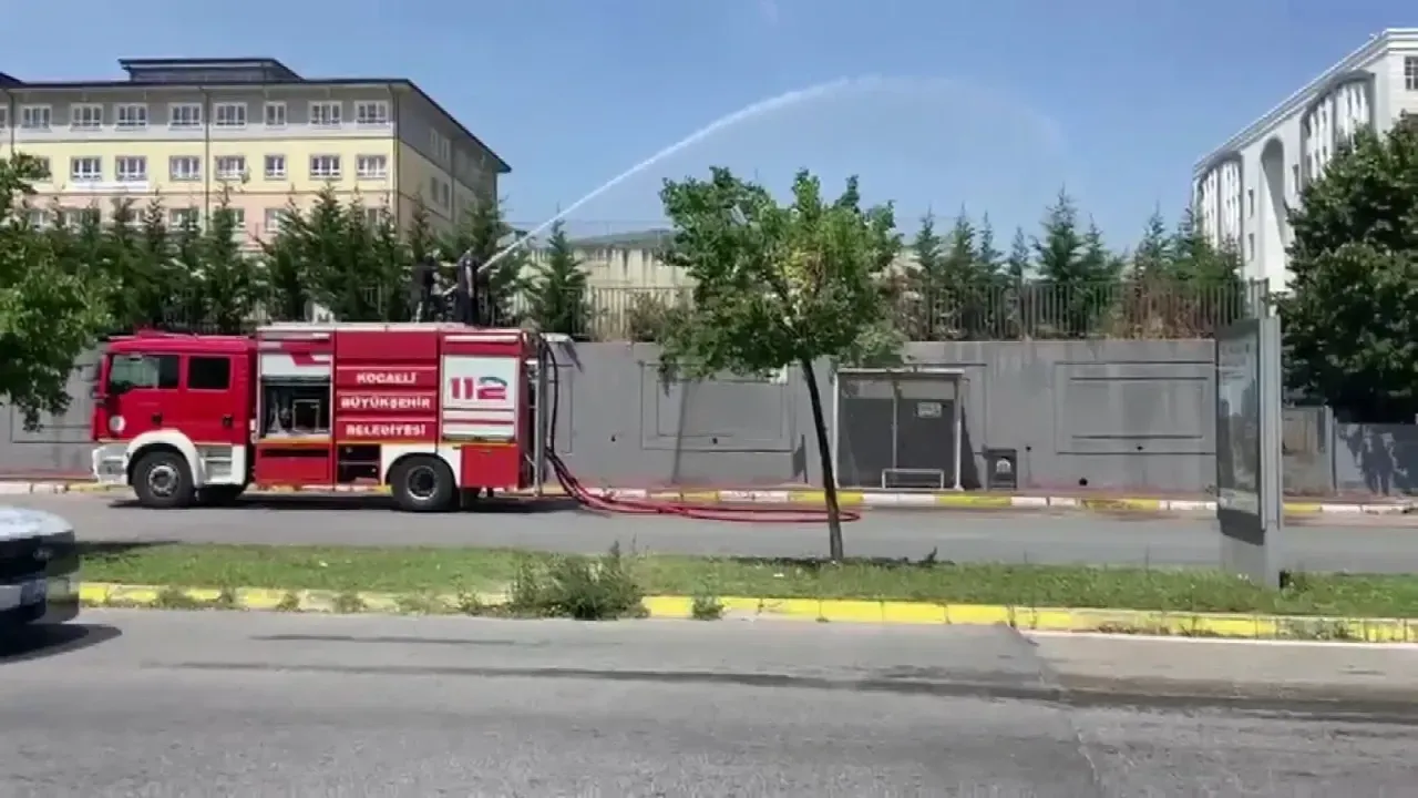 Gebze'de adliye bahçesinde yangın çıktı