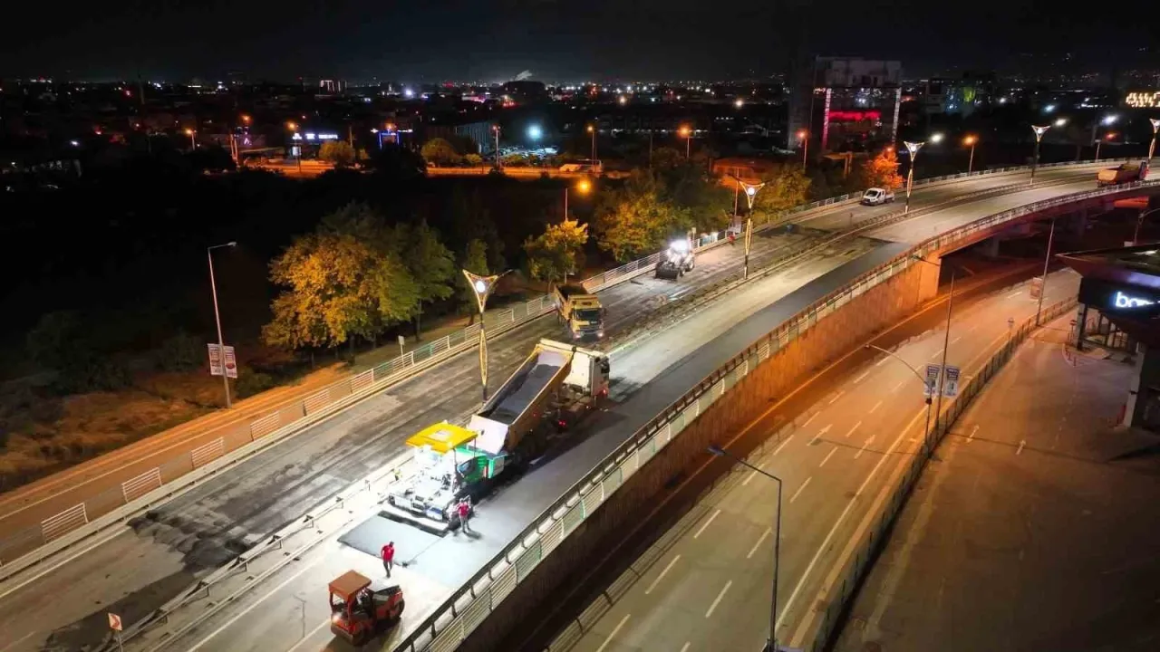 Kocaeli’de gece mesaisi: 15 Temmuz Köprülü Kavşağı yenilendi