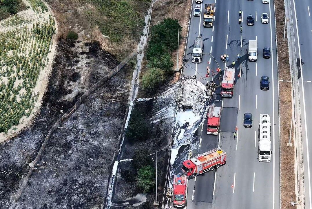 Lastik yüklü tırda çıkan yangın tarım arazisine sıçradı