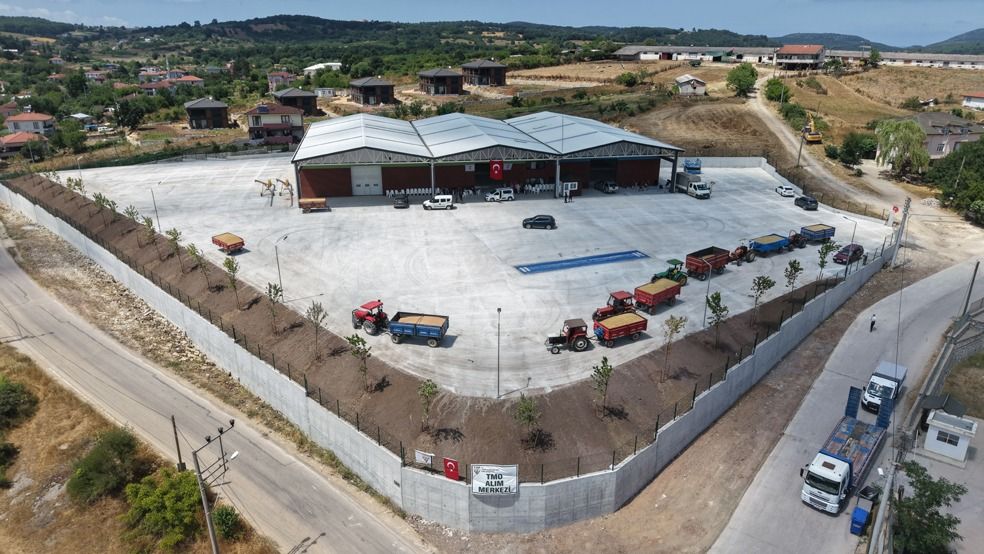 Kandıra Belediyesi’nden Fındık Hasadı Öncesi Üreticiye Yol Desteği