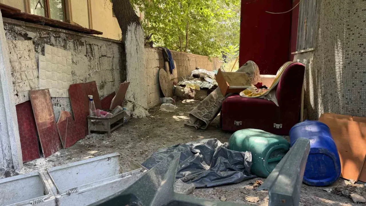 25 yıldır yıkılmayı bekleyen bina fuhuş oteli oldu