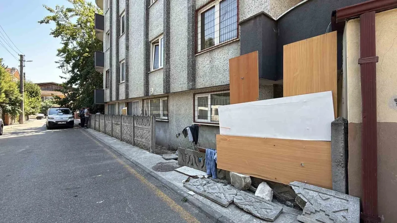 25 yıldır yıkılmayı bekleyen bina fuhuş oteli oldu