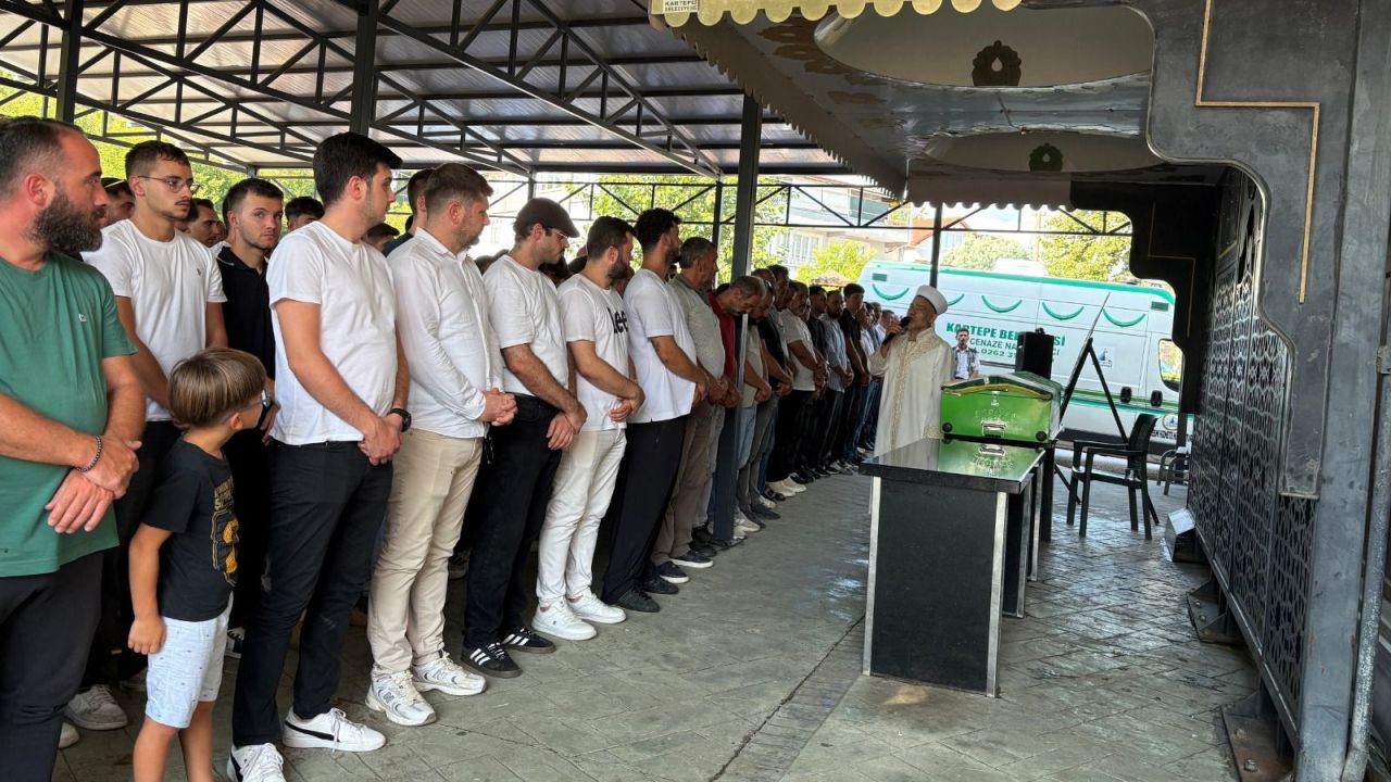 Eşme, Emir Oktay'ı Gözyaşlarıyla Uğurladı